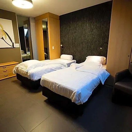 Su'ro 4*